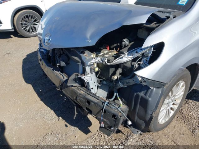 5TDYZ3DC1HS794501 Toyota Sienna Xle 8 Passenger
