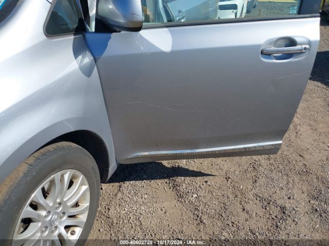 5TDYZ3DC1HS794501 Toyota Sienna Xle 8 Passenger
