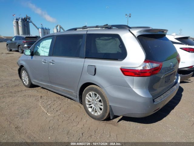 5TDYZ3DC1HS794501 Toyota Sienna Xle 8 Passenger