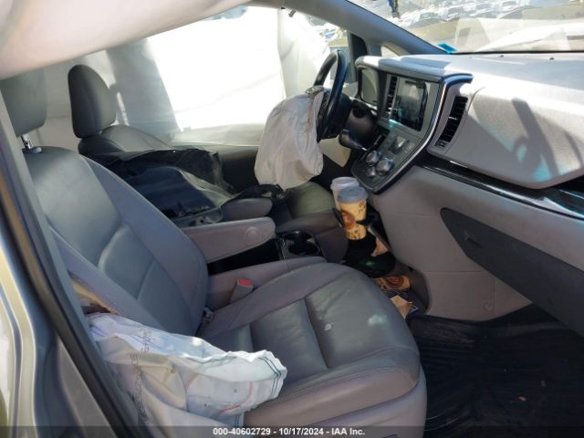 5TDYZ3DC1HS794501 Toyota Sienna Xle 8 Passenger