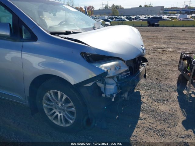 5TDYZ3DC1HS794501 Toyota Sienna Xle 8 Passenger