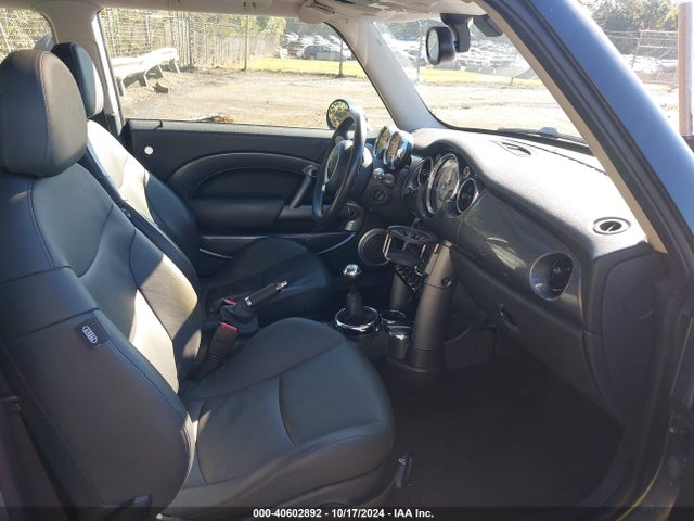2005 MINI COOPER S WMWRE33445TD95511 Photo 4