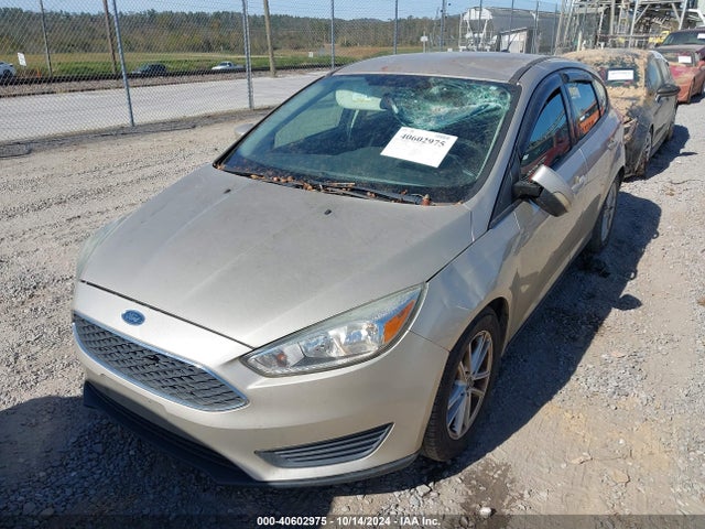 Ford FOCUS SE 2017 1FADP3K28HL208284 Image 2