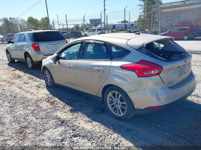 Ford FOCUS SE 2017 1FADP3K28HL208284 Image 3