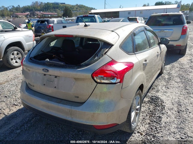 Ford FOCUS SE 2017 1FADP3K28HL208284 Image 4