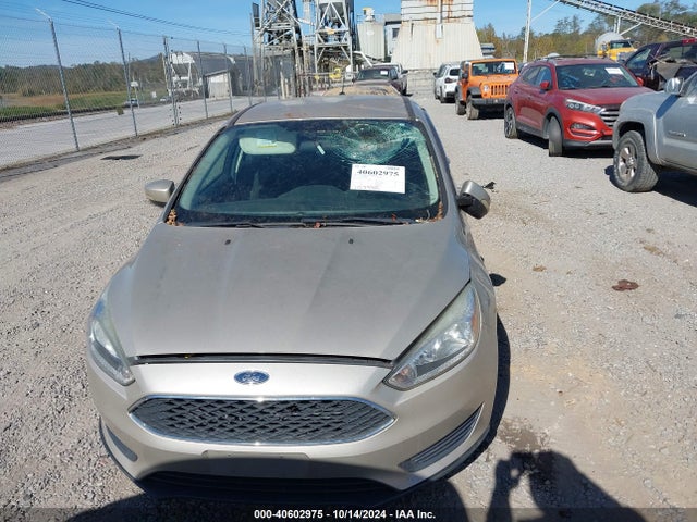 Ford FOCUS SE 2017 1FADP3K28HL208284 Image 6