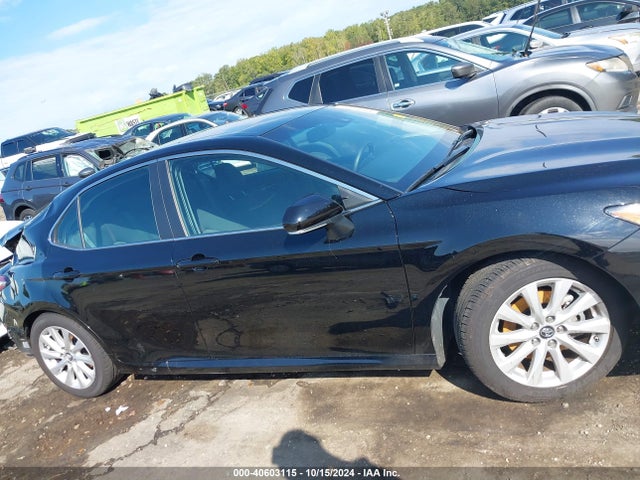 Toyota CAMRY LE 2018 4T1B11HK2JU143345 Image 13