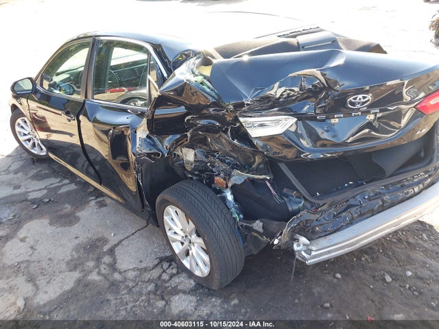 Toyota CAMRY LE 2018 4T1B11HK2JU143345 Image 3