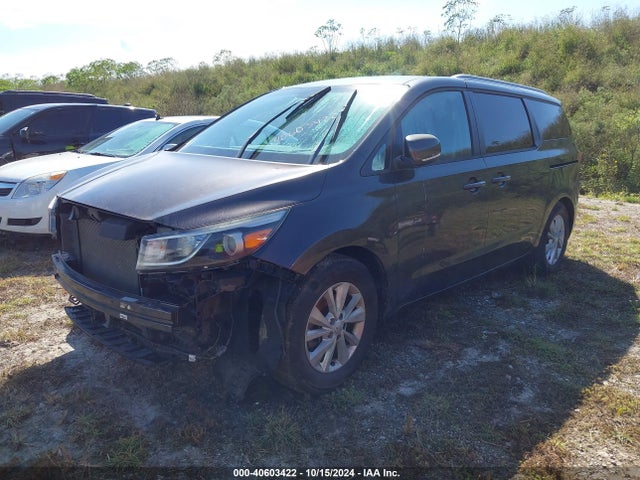 KIA SEDONA LX 2017 KNDMB5C13H6314585 Image 2