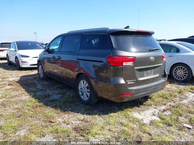 KIA SEDONA LX 2017 KNDMB5C13H6314585 Image 3
