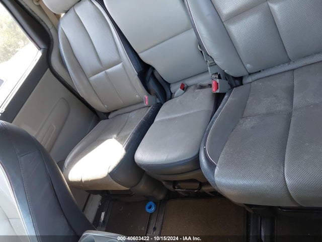 KIA SEDONA LX 2017 KNDMB5C13H6314585 Image 8