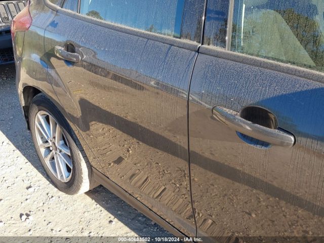 1FADP3KE4FL217555 Ford FOCUS SE
