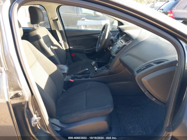 1FADP3KE4FL217555 Ford FOCUS SE