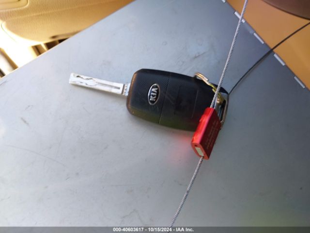 KNDMB5C17F6036707 KIA SEDONA LX