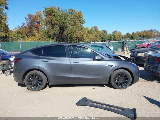 Tesla Model Y 2023 7SAYGAEE8PF589368 Image 13