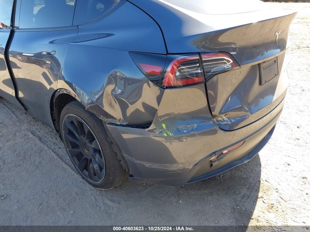 Tesla Model Y 2023 7SAYGAEE8PF589368 Image 17