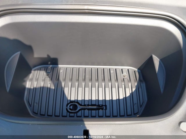 2024 TESLA MODEL Y 7SAYGDED7RF040790 Photo 9