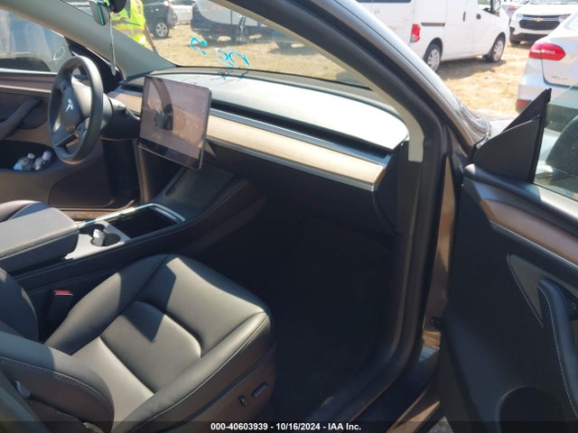 2024 TESLA MODEL Y 7SAYGDED7RF040790 Photo 4