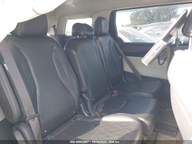 KNDNB4H38N6160444 KIA Carnival Mpv Lx Seat Package