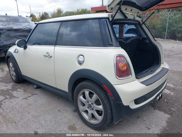 2009 MINI COOPER S WMWMF73559TW83290 Photo 2
