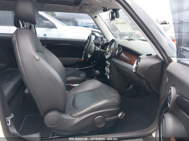 2009 MINI COOPER S WMWMF73559TW83290 Photo 4