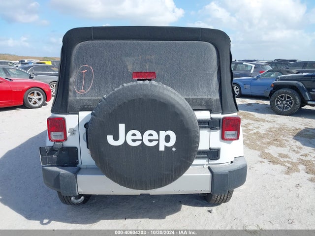 1C4BJWEG1HL656720 Jeep Wrangler Unlimited Sahara 4x4