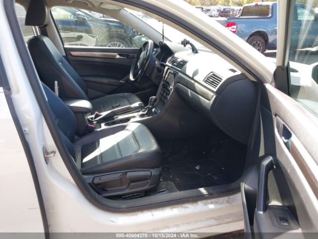 1VWBA7A37JC042881 Volkswagen Passat 2.0t Se
