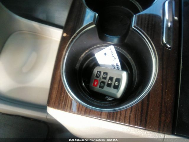 5TDYZ3DC4HS792855 Toyota Sienna Xle 8 Passenger