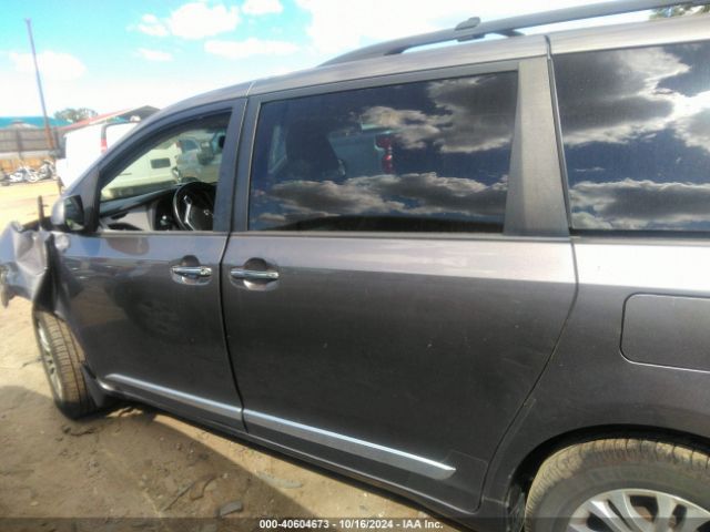 5TDYZ3DC4HS792855 Toyota Sienna Xle 8 Passenger