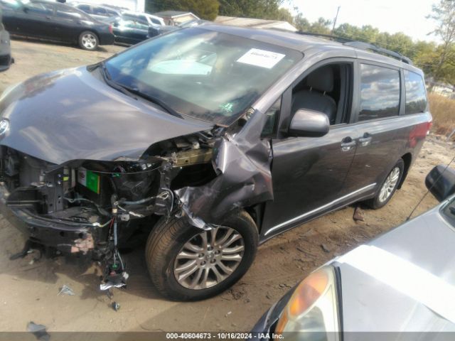 5TDYZ3DC4HS792855 Toyota Sienna Xle 8 Passenger