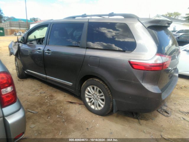 5TDYZ3DC4HS792855 Toyota Sienna Xle 8 Passenger