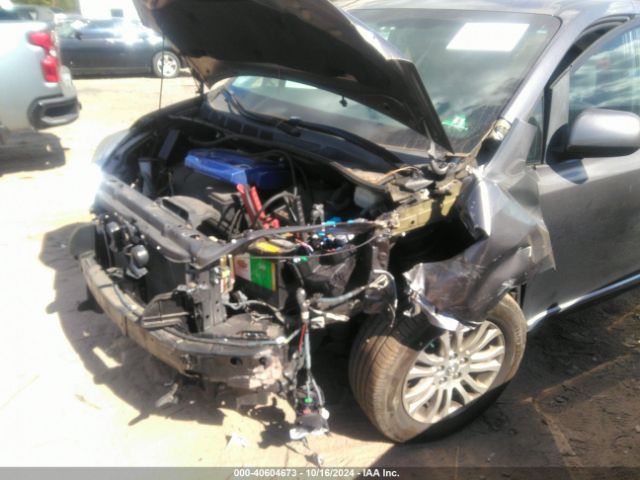 5TDYZ3DC4HS792855 Toyota Sienna Xle 8 Passenger