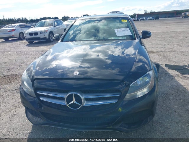 55SWF4JB6HU204765 Mercedes-Benz C 300 Luxury/sport