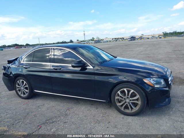 55SWF4JB6HU204765 Mercedes-Benz C 300 Luxury/sport