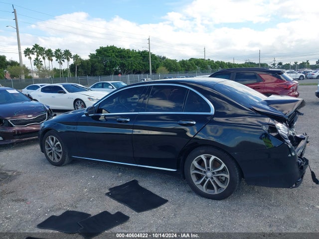 55SWF4JB6HU204765 Mercedes-Benz C 300 Luxury/sport