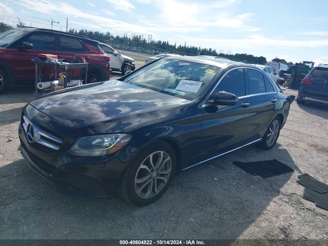 55SWF4JB6HU204765 Mercedes-Benz C 300 Luxury/sport