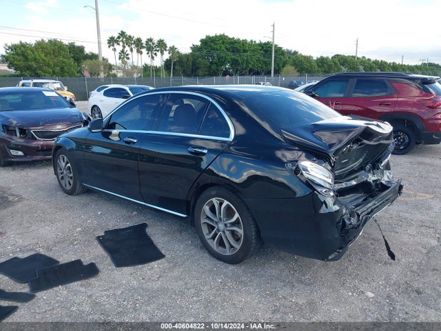 55SWF4JB6HU204765 Mercedes-Benz C 300 Luxury/sport