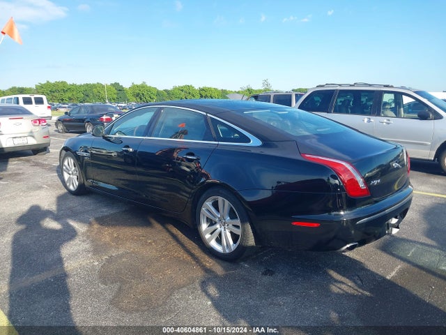 2012 JAGUAR XJ SAJWA2GB5CLV38515 Photo 2