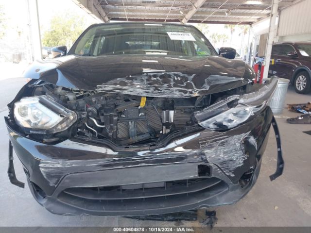 JN1BJ1CR8JW255647 Nissan Rogue Sport S
