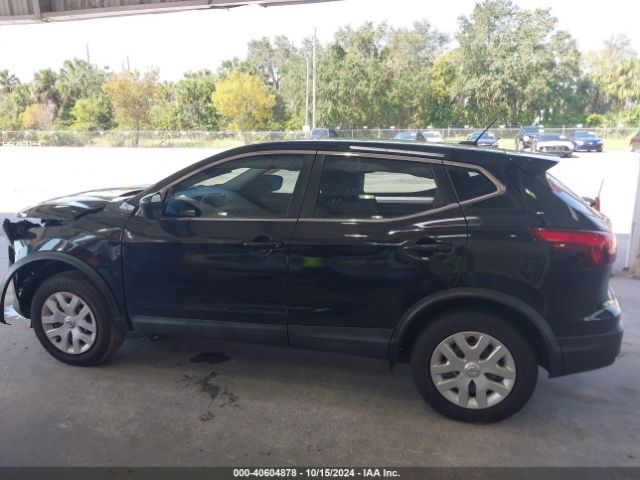 JN1BJ1CR8JW255647 Nissan Rogue Sport S