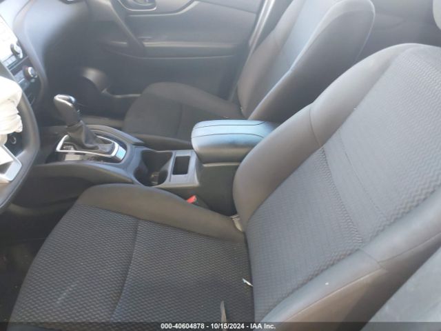 JN1BJ1CR8JW255647 Nissan Rogue Sport S