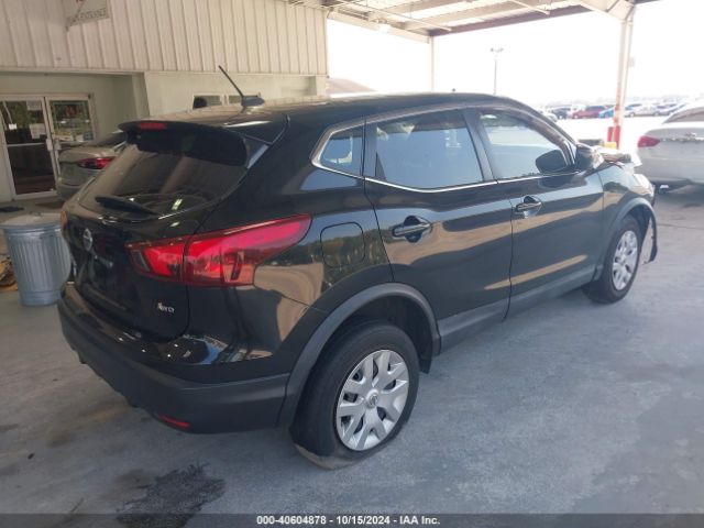 JN1BJ1CR8JW255647 Nissan Rogue Sport S