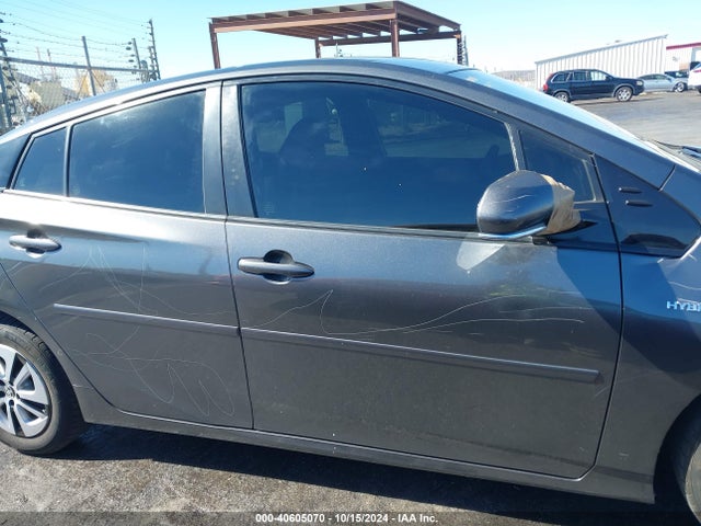 Toyota Prius Two 2017 JTDKBRFU4H3055935 Image 14