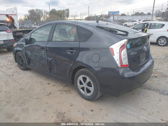 Toyota Prius Two 2015 JTDKN3DU6F1950195 Image 3