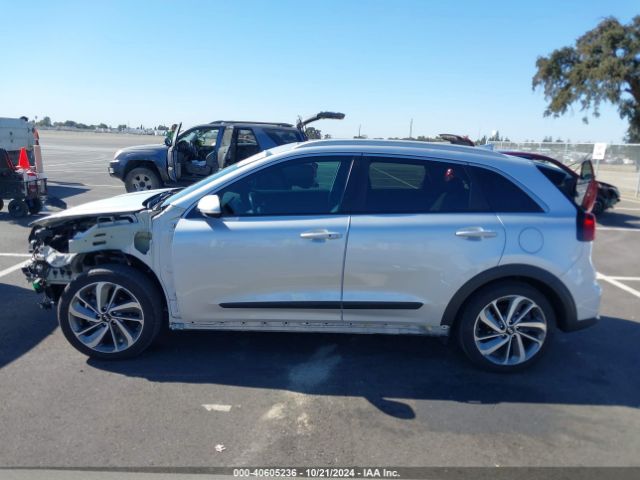 KNDCE3LC1H5075780 KIA Niro Touring