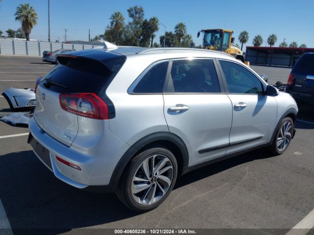 KNDCE3LC1H5075780 KIA Niro Touring