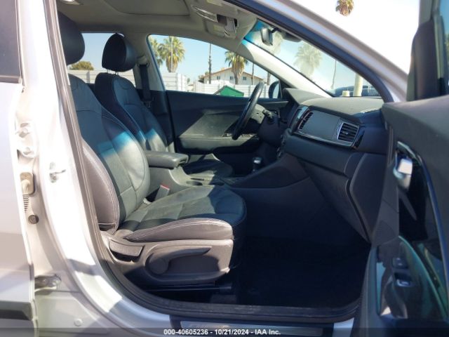 KNDCE3LC1H5075780 KIA Niro Touring