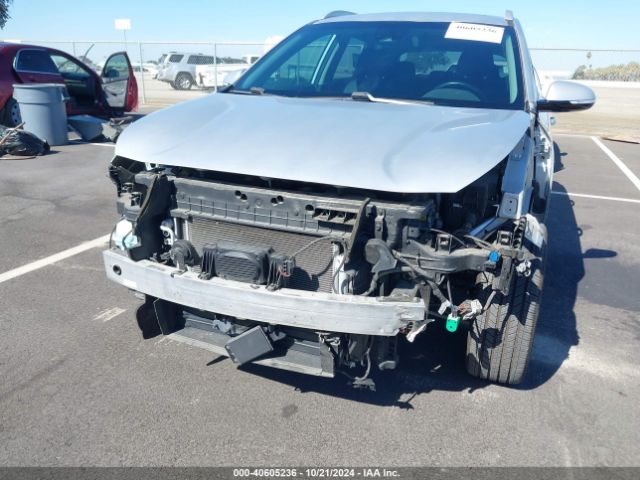 KNDCE3LC1H5075780 KIA Niro Touring