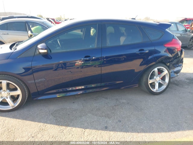 Ford FOCUS ST 2017 1FADP3L91HL254082 Image 14