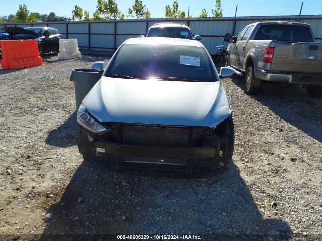 Hyundai Elantra Value Edition 2018 5NPD84LF7JH285088 Image 13